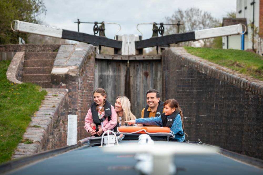 Top 8 Easter canal boat holidays