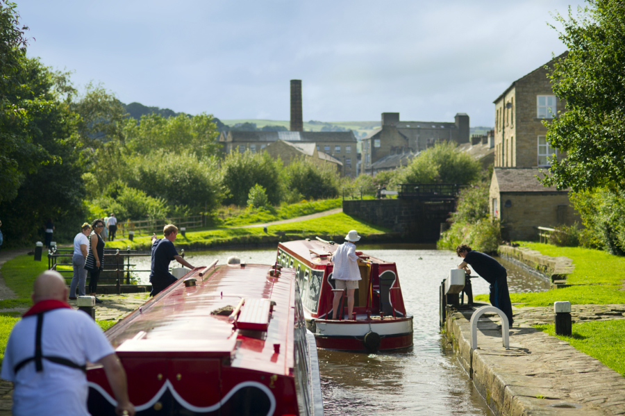 Top 5 Yorkshire canal boat holidays